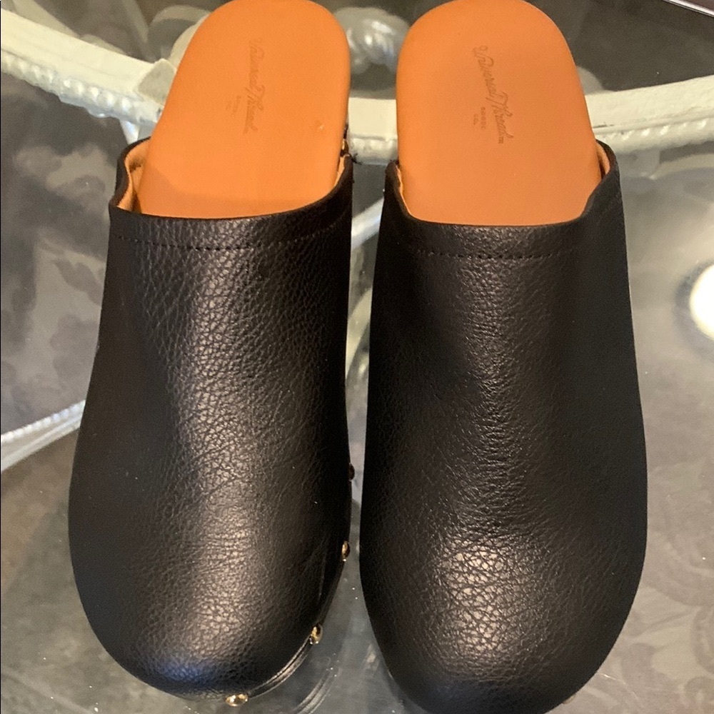 Universal Thread Black Mules